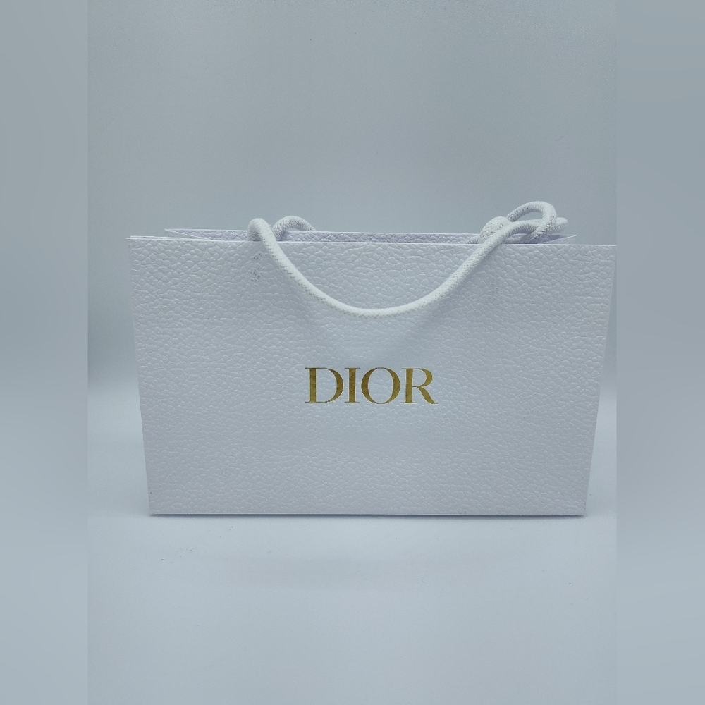 Dior White Pebbled Gift Bag 2021–2023 | Gold Logo | Luxury Packaging EUC